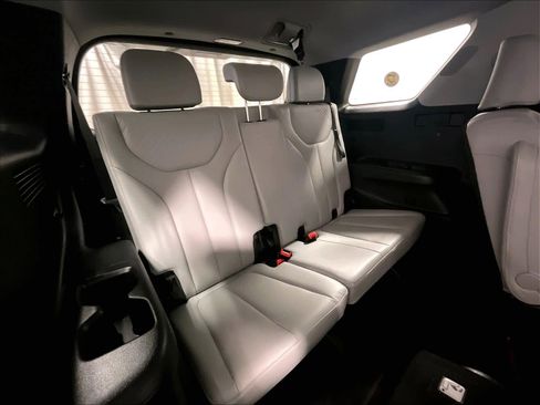 Used 2023 Hyundai Palisade SEL w/ Premium Package image 17