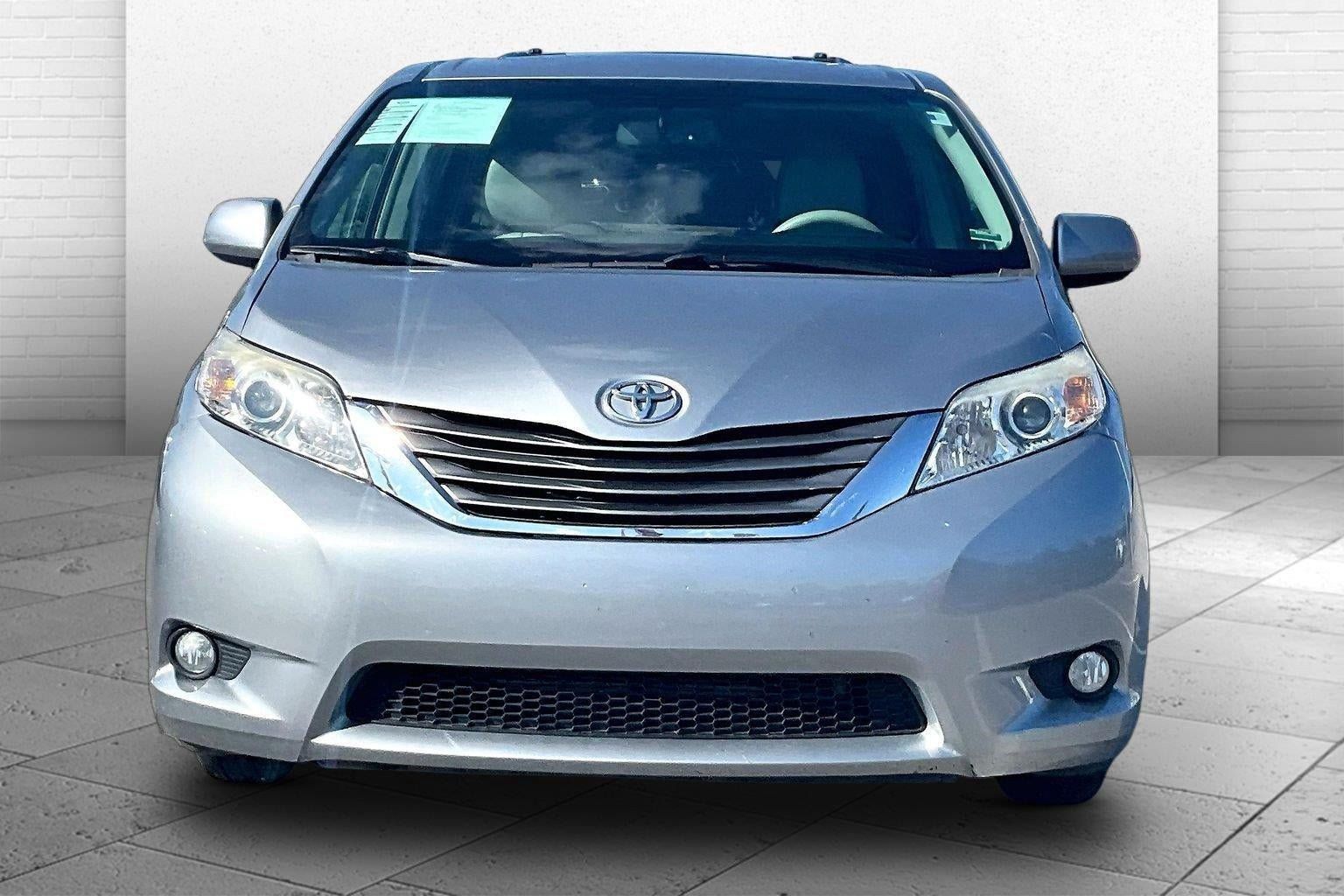 Used 2012 Toyota Sienna XLE w/ Entertainment Pkg AWD/4WD image 2