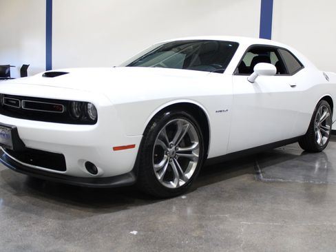 Used 2020 Dodge Challenger R/T RWD image 7