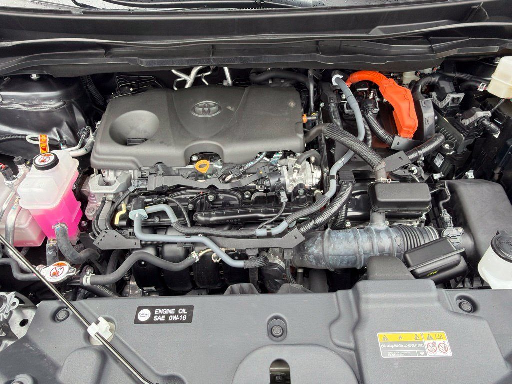 Used 2025 Toyota Sienna LE AWD/4WD image 30