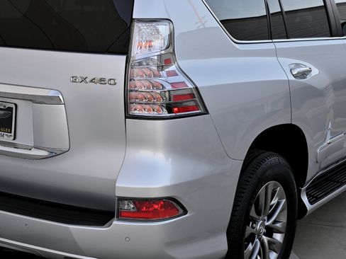 Used 2018 Lexus GX 460 Luxury w/ Preferred Accessory Package image 33