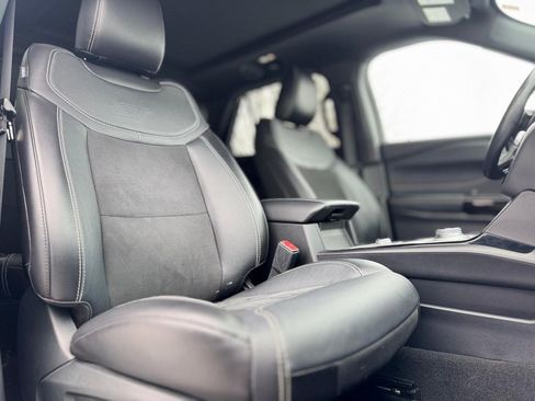 Used 2022 Ford Explorer ST image 18