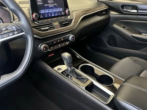 Used 2024 Nissan Altima 2.5 SV FWD image 29