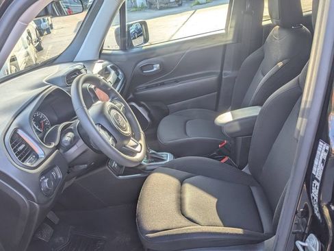 Used 2023 Jeep Renegade Latitude AWD/4WD image 13