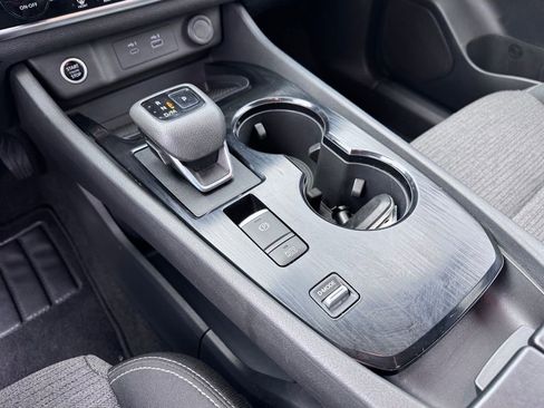 Used 2023 Nissan Rogue SV image 19