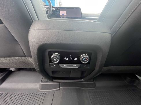 Certified 2024 Chevrolet Traverse RS image 21