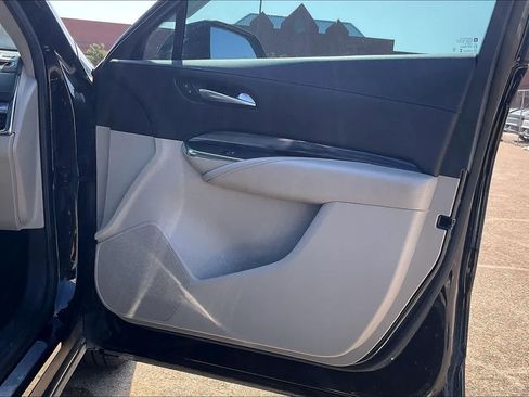 Used 2023 Cadillac XT4 Luxury w/ Cold Weather Package FWD image 27