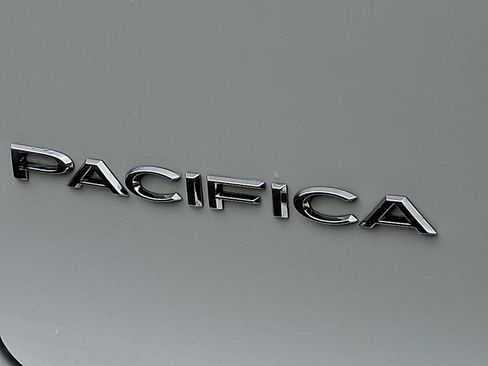 Used 2026 Chrysler Pacifica Select FWD image 30
