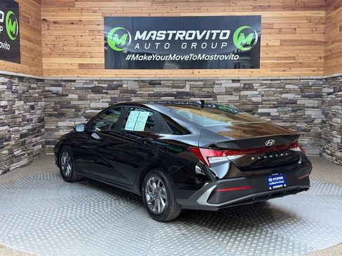 Used 2024 Hyundai Elantra SEL FWD image 14