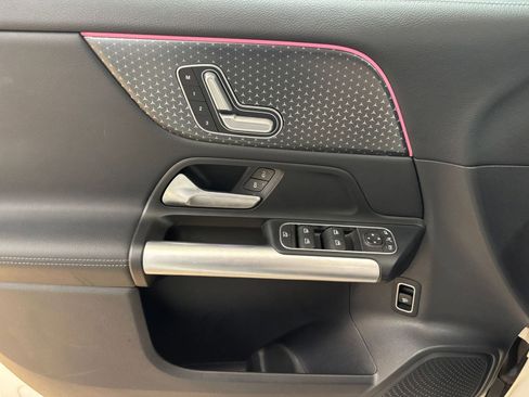 Used 2025 Mercedes-Benz GLA 250 4MATIC image 18