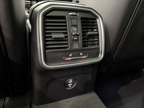 New 2026 Porsche Macan image 21