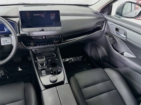 Certified 2025 Nissan Rogue SL image 27