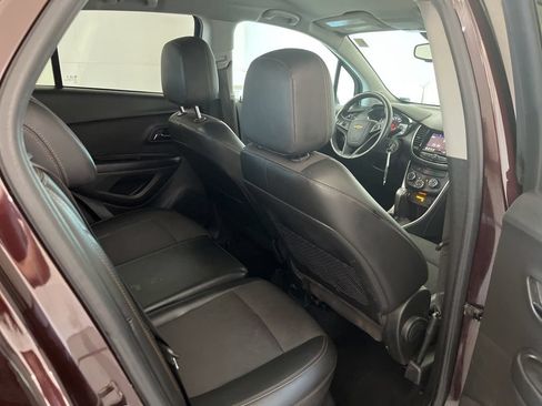 Used 2021 Chevrolet Trax LT AWD/4WD image 22