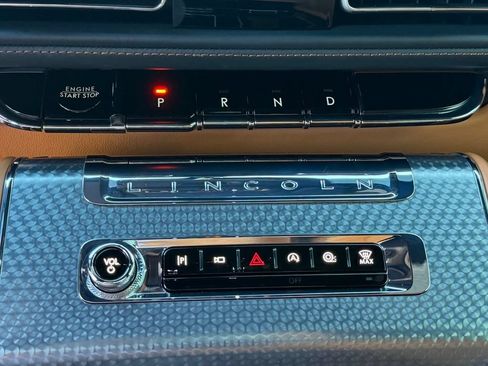 Used 2025 Lincoln Aviator Black Label w/ Jet Appearance Package AWD/4WD image 35