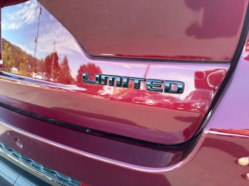 Used 2023 Jeep Grand Cherokee Limited w/ Black Appearance Package image 31