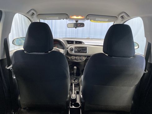Used 2012 Toyota Yaris 4-Door Hatchback image 28
