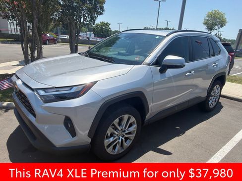 Used 2025 Toyota RAV4 XLE Premium w/ Weather Package FWD image 5