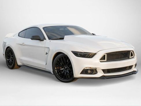 Used 2017 Ford Mustang GT w/ GT Performance Package image 4