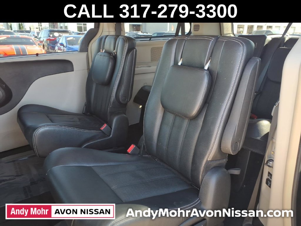 Used 2016 Chrysler Town & Country Touring-L FWD image 35