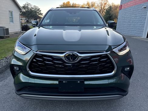 Used 2024 Toyota Highlander XLE image 9