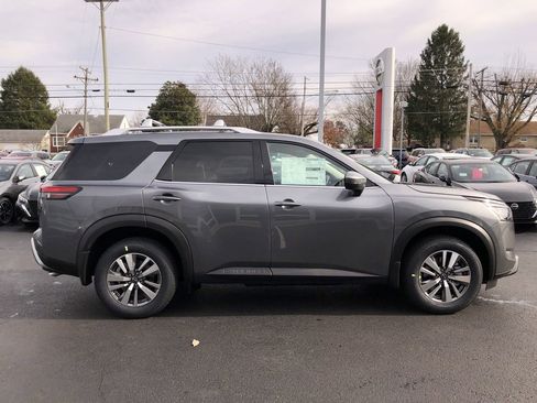 New 2025 Nissan Pathfinder SL image 14