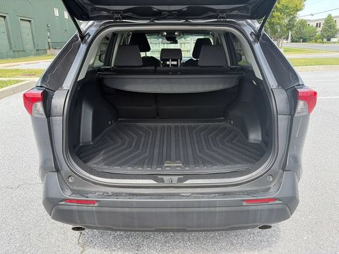 Used 2022 Toyota RAV4 XLE AWD/4WD image 11