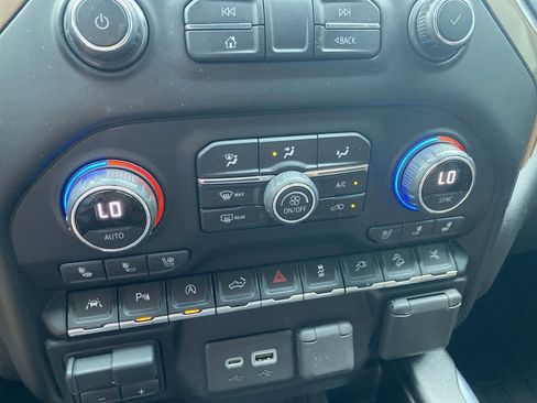 Used 2020 Chevrolet Silverado 1500 High Country w/ Technology Package image 18