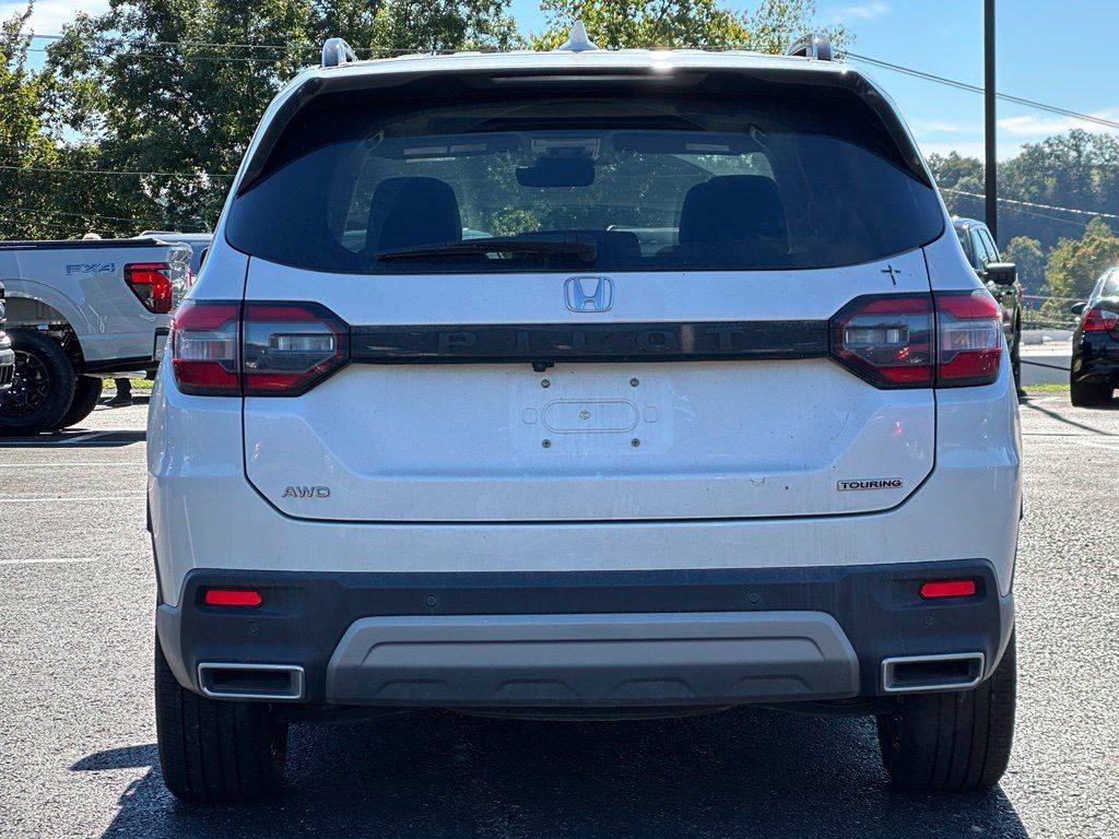 Used 2025 Honda Pilot Touring image 5