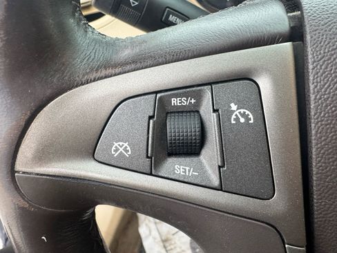 Used 2011 Buick LaCrosse CXS image 17