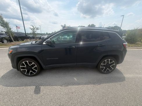 Used 2018 Jeep Compass Limited w/ Navigation Group FWD image 3
