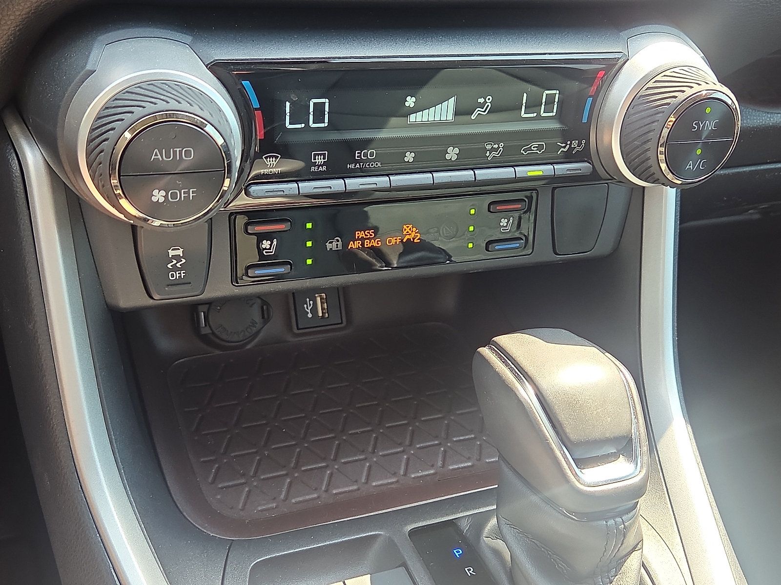 Used 2024 Toyota RAV4 Limited w/ Weather Package AWD/4WD image 19