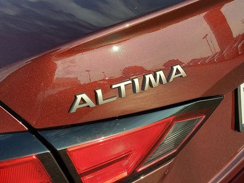 Certified 2025 Nissan Altima 2.5 SV FWD image 16