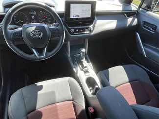 Used 2024 Toyota Corolla Cross SE video 2