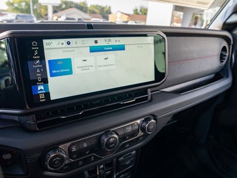 New 2025 Jeep Wrangler Unlimited Rubicon w/ Convenience Group image 18