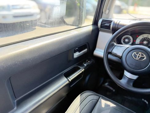 Used 2007 Toyota FJ Cruiser 4WD image 19