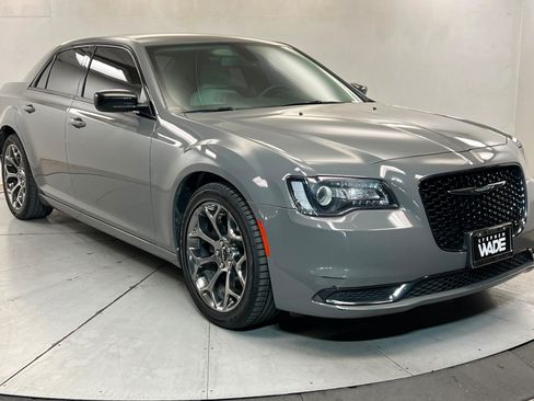 Used 2018 Chrysler 300 Touring w/ Sport Appearance Package RWD image 7