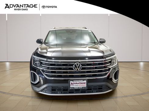 Used 2025 Volkswagen Atlas SE AWD/4WD image 3