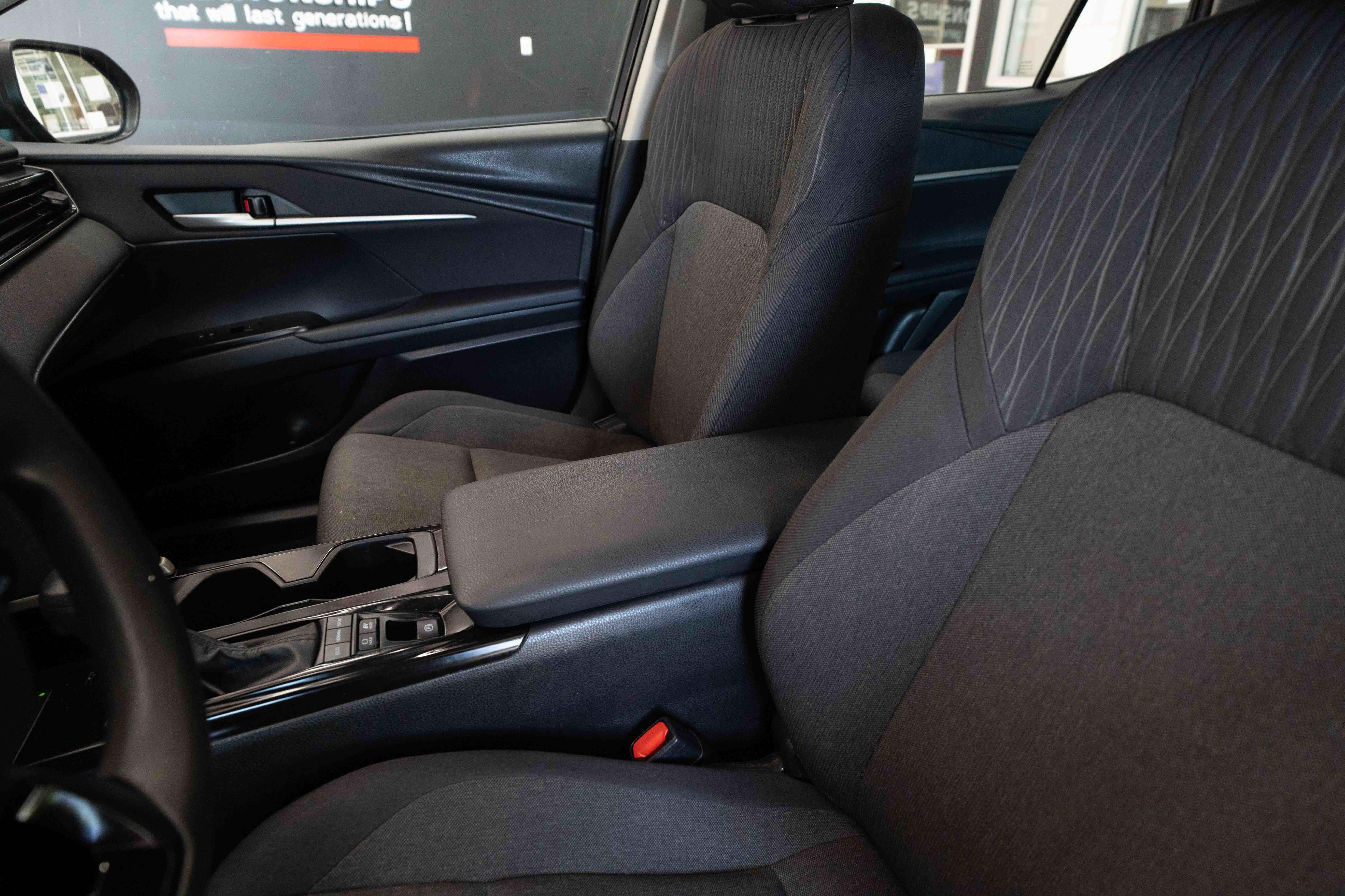 Used 2025 Toyota Camry LE FWD image 10