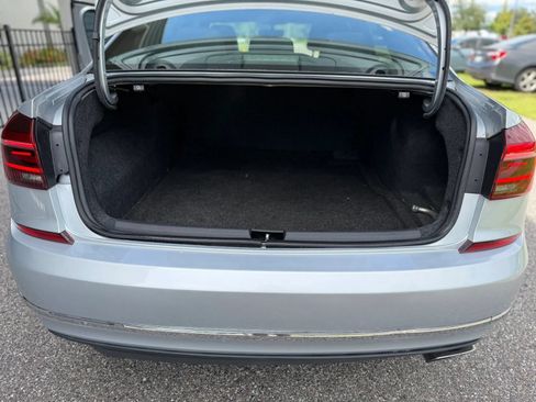 Used 2018 Volkswagen Passat 3.6 FWD image 28