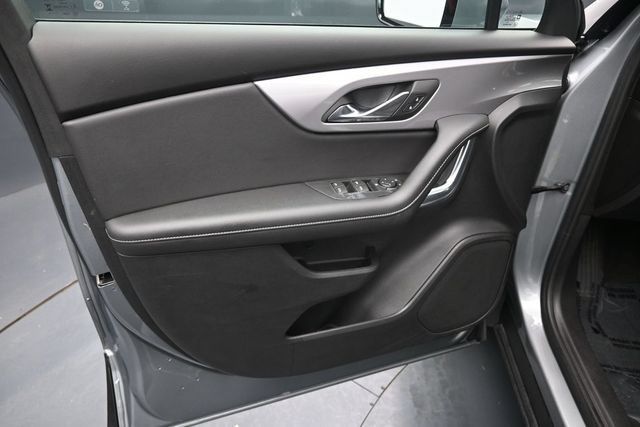 Used 2025 Chevrolet Blazer LT FWD image 13
