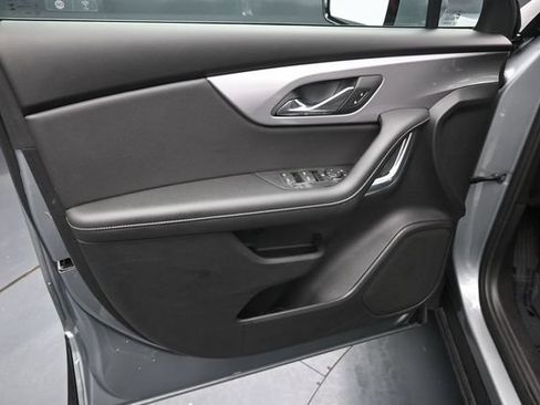 Used 2025 Chevrolet Blazer LT FWD image 13