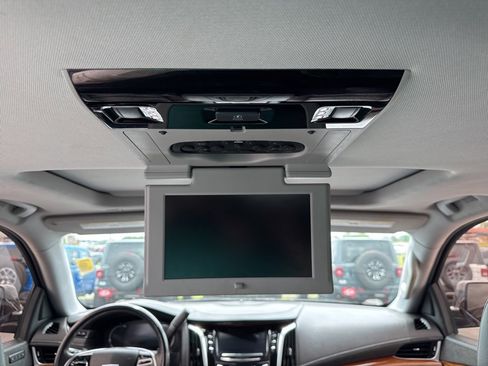 Used 2020 Cadillac Escalade Premium Luxury image 28