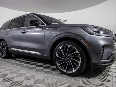 Used 2025 Lincoln Aviator Reserve w/ Equipment Group 201A image 3