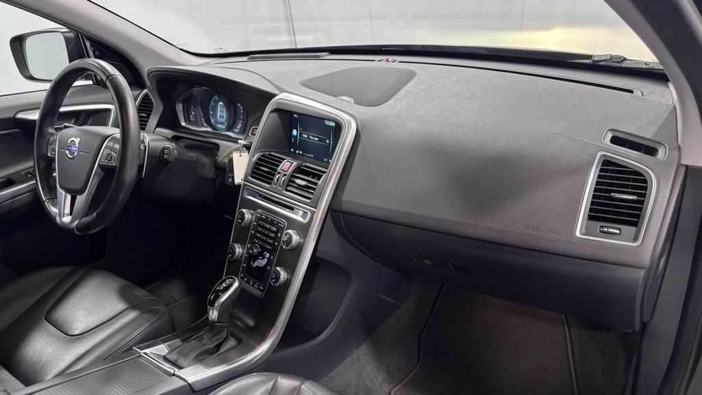 Used 2015 Volvo XC60 T6 Platinum AWD/4WD image 18
