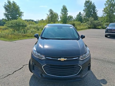 Used 2022 Chevrolet Trax LS w/ Tint and Cruise Package AWD/4WD image 9