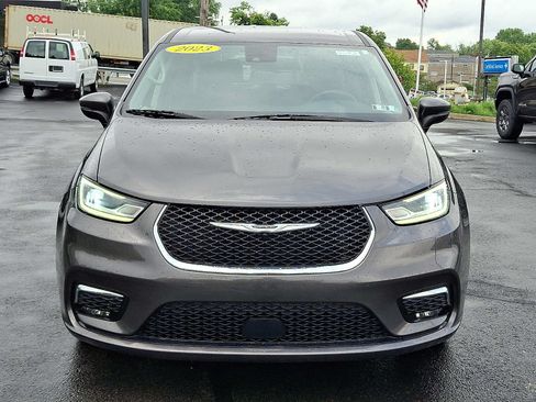 Used 2023 Chrysler Pacifica Touring-L FWD image 2