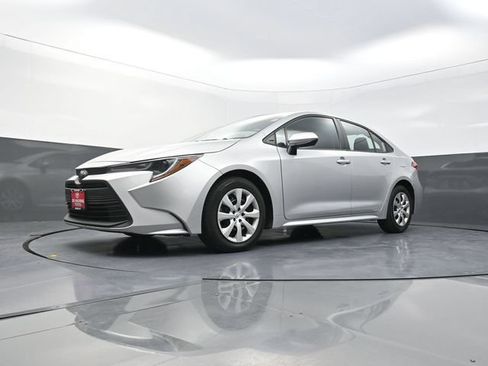 Used 2024 Toyota Corolla LE FWD image 32