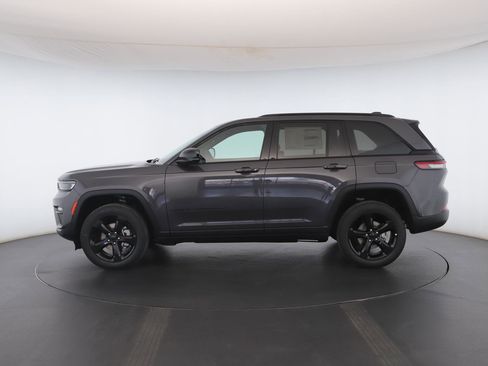 New 2025 Jeep Grand Cherokee Limited w/ Black Appearance Package image 19