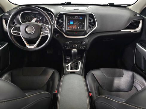 Used 2018 Jeep Cherokee Latitude Plus w/ Cold Weather Group AWD/4WD image 14