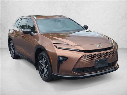 Certified 2025 Toyota Crown Signia AWD/4WD image 3